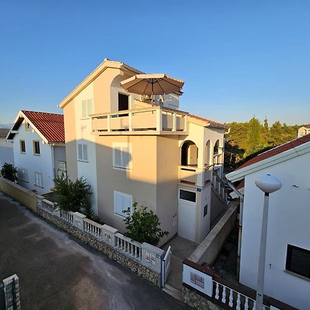 Apartmani Juric วีร์ ภายนอก รูปภาพ