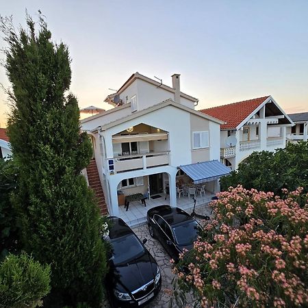 Apartmani Juric วีร์ ภายนอก รูปภาพ