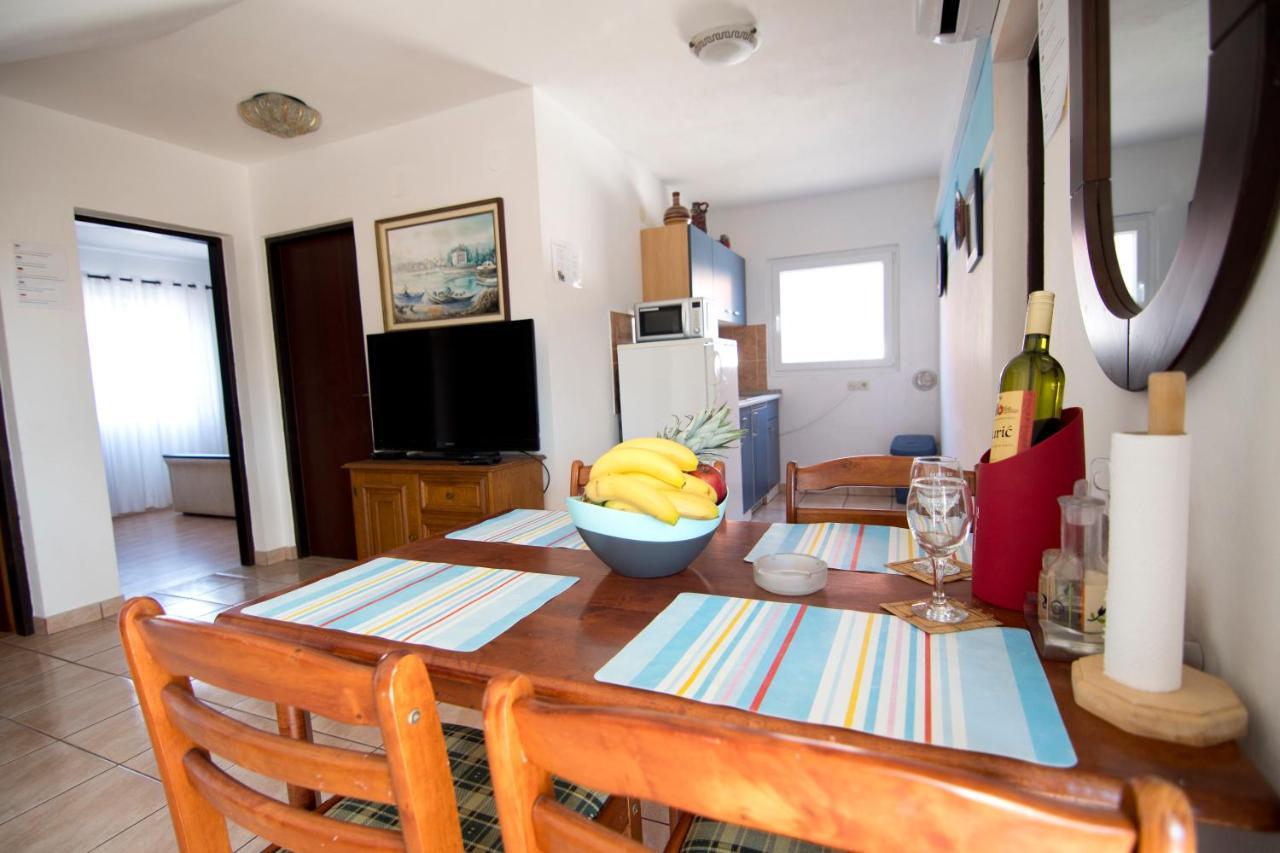 Apartmani Juric วีร์ ภายนอก รูปภาพ