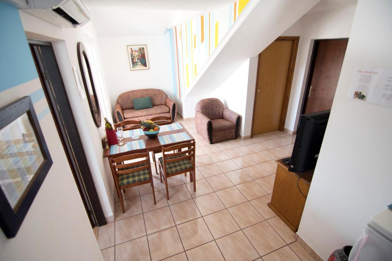 Apartmani Juric วีร์ ภายนอก รูปภาพ