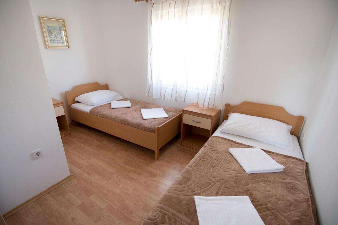 Apartmani Juric วีร์ ภายนอก รูปภาพ