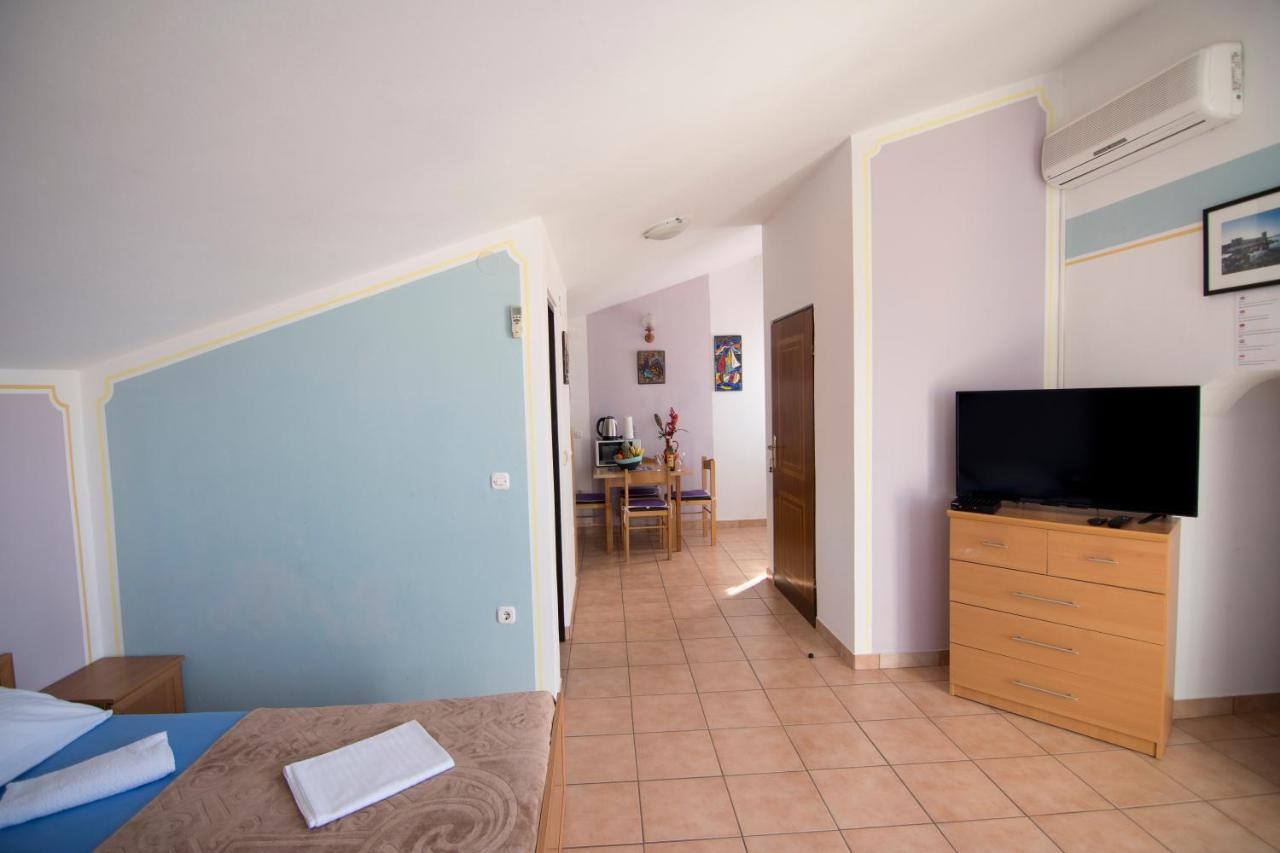 Apartmani Juric วีร์ ภายนอก รูปภาพ