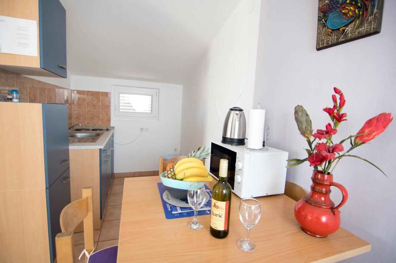 Apartmani Juric วีร์ ภายนอก รูปภาพ