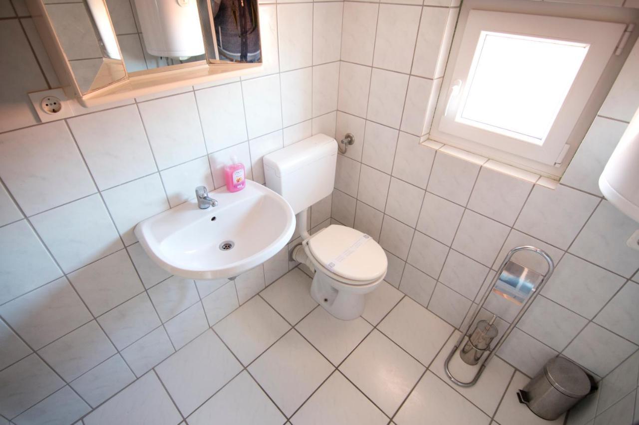 Apartmani Juric วีร์ ภายนอก รูปภาพ