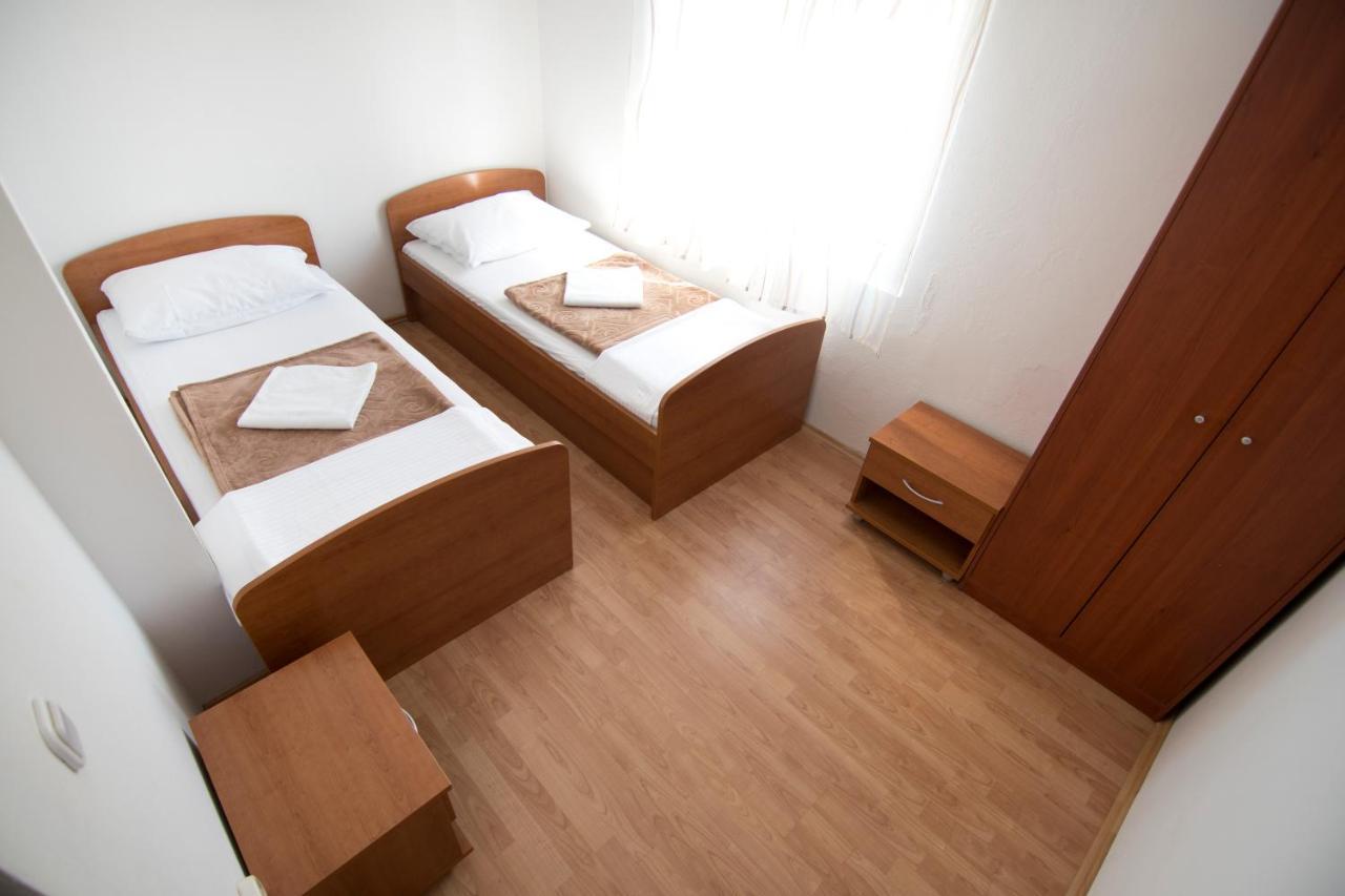 Apartmani Juric วีร์ ภายนอก รูปภาพ